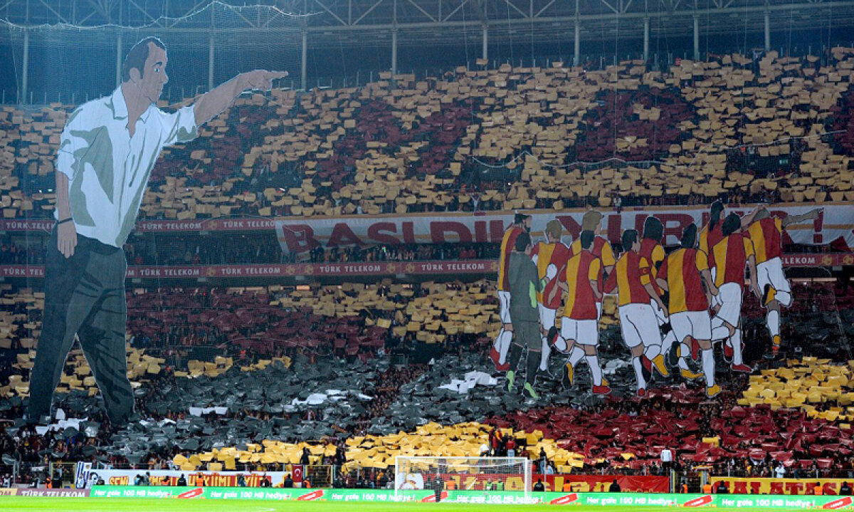 VIDEO Două momente memorabile din tribune: coregrafia 3D impresionantă a Galatei şi lacrimile puştiului stelist