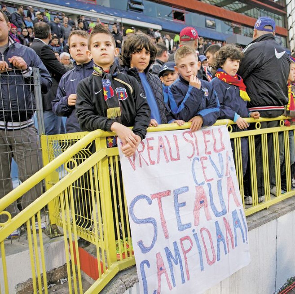 VIDEO Două momente memorabile din tribune: coregrafia 3D impresionantă a Galatei şi lacrimile puştiului stelist