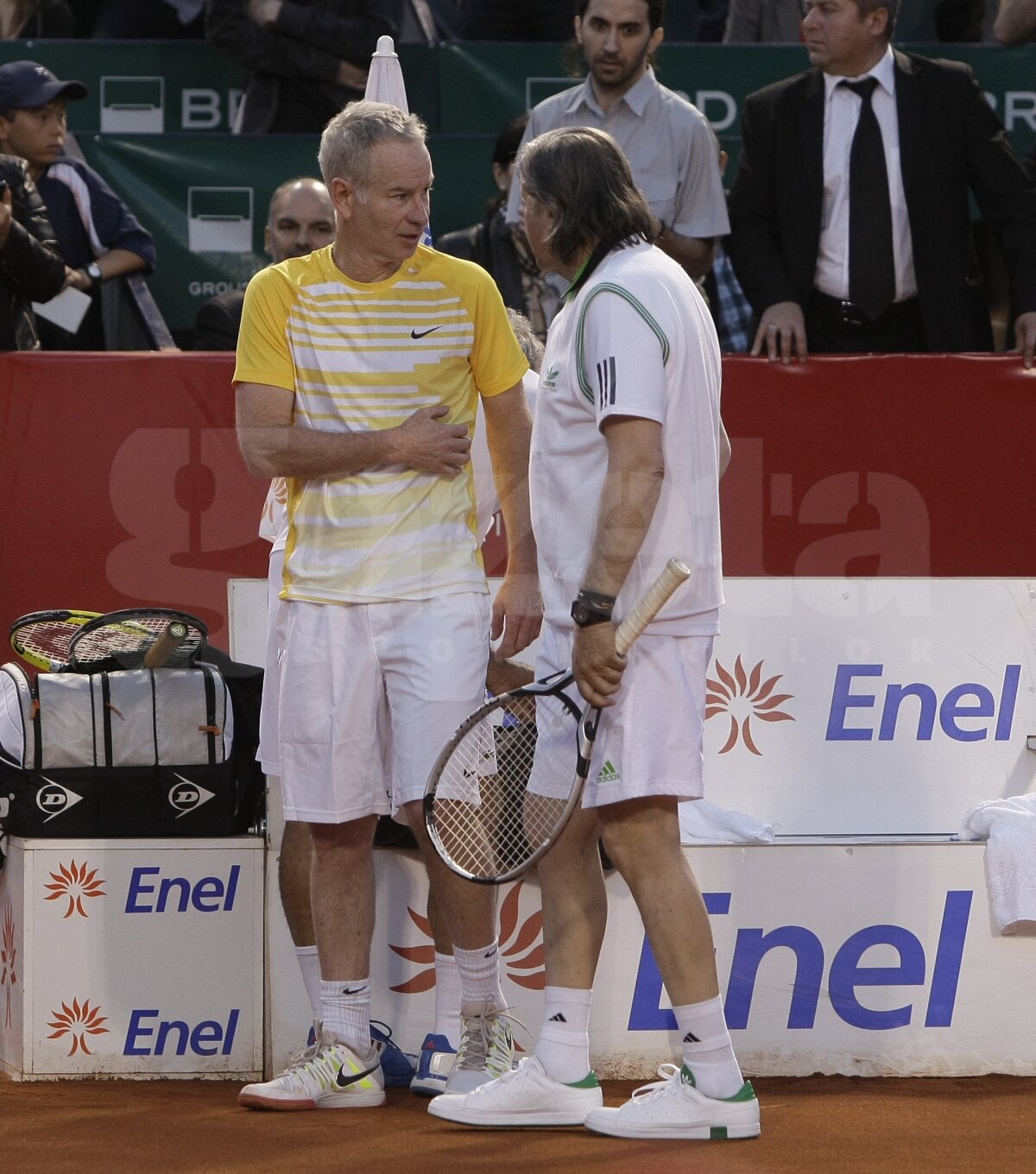 Stele pe zgură » McEnroe, Bahrami, Năstase şi Pavel au oferit un spectacol grandios la Arenele BNR