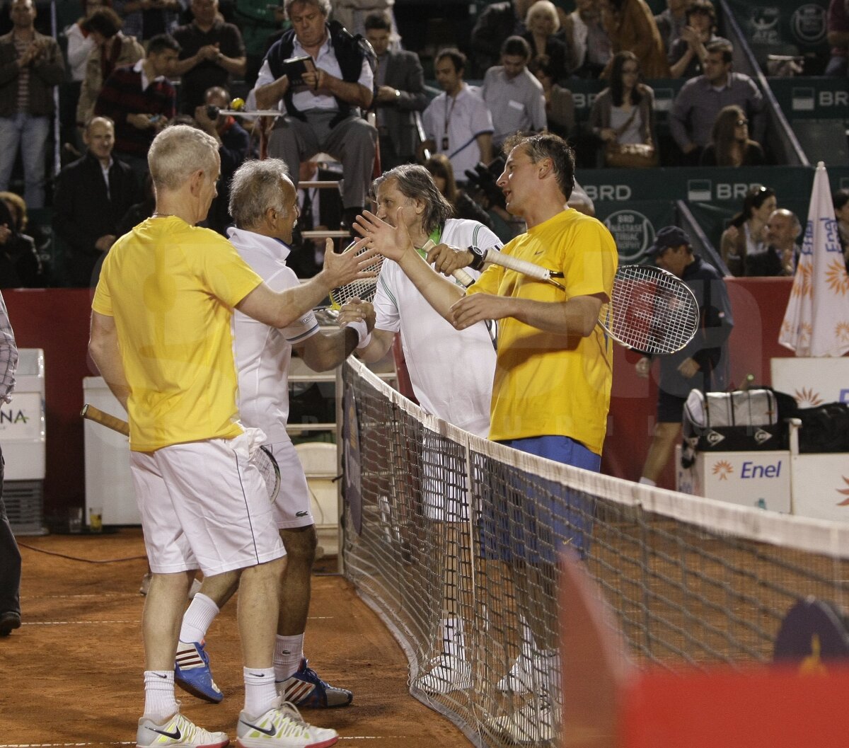 Stele pe zgură » McEnroe, Bahrami, Năstase şi Pavel au oferit un spectacol grandios la Arenele BNR