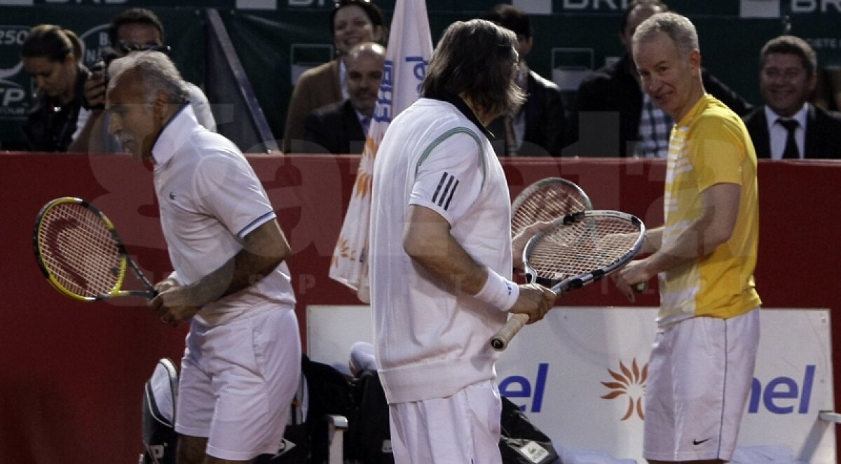GALERIE FOTO Scîntei pe zgură » McEnroe, Năstase, Pavel şi Bahrami i-au distrat pe cei 4.000 de spectatori, la Arenele BNR