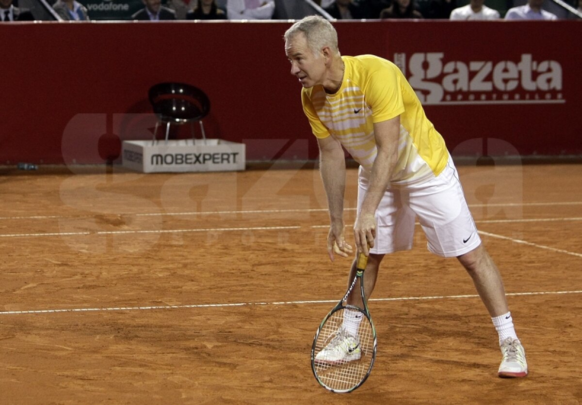 GALERIE FOTO Scîntei pe zgură » McEnroe, Năstase, Pavel şi Bahrami i-au distrat pe cei 4.000 de spectatori, la Arenele BNR