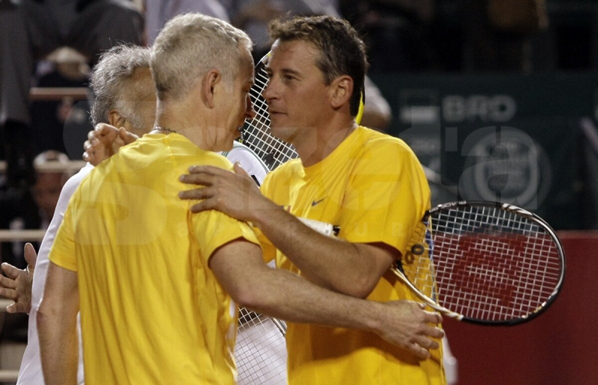 GALERIE FOTO Scîntei pe zgură » McEnroe, Năstase, Pavel şi Bahrami i-au distrat pe cei 4.000 de spectatori, la Arenele BNR