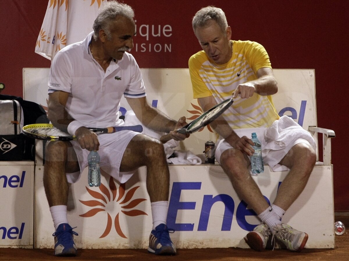 GALERIE FOTO Scîntei pe zgură » McEnroe, Năstase, Pavel şi Bahrami i-au distrat pe cei 4.000 de spectatori, la Arenele BNR