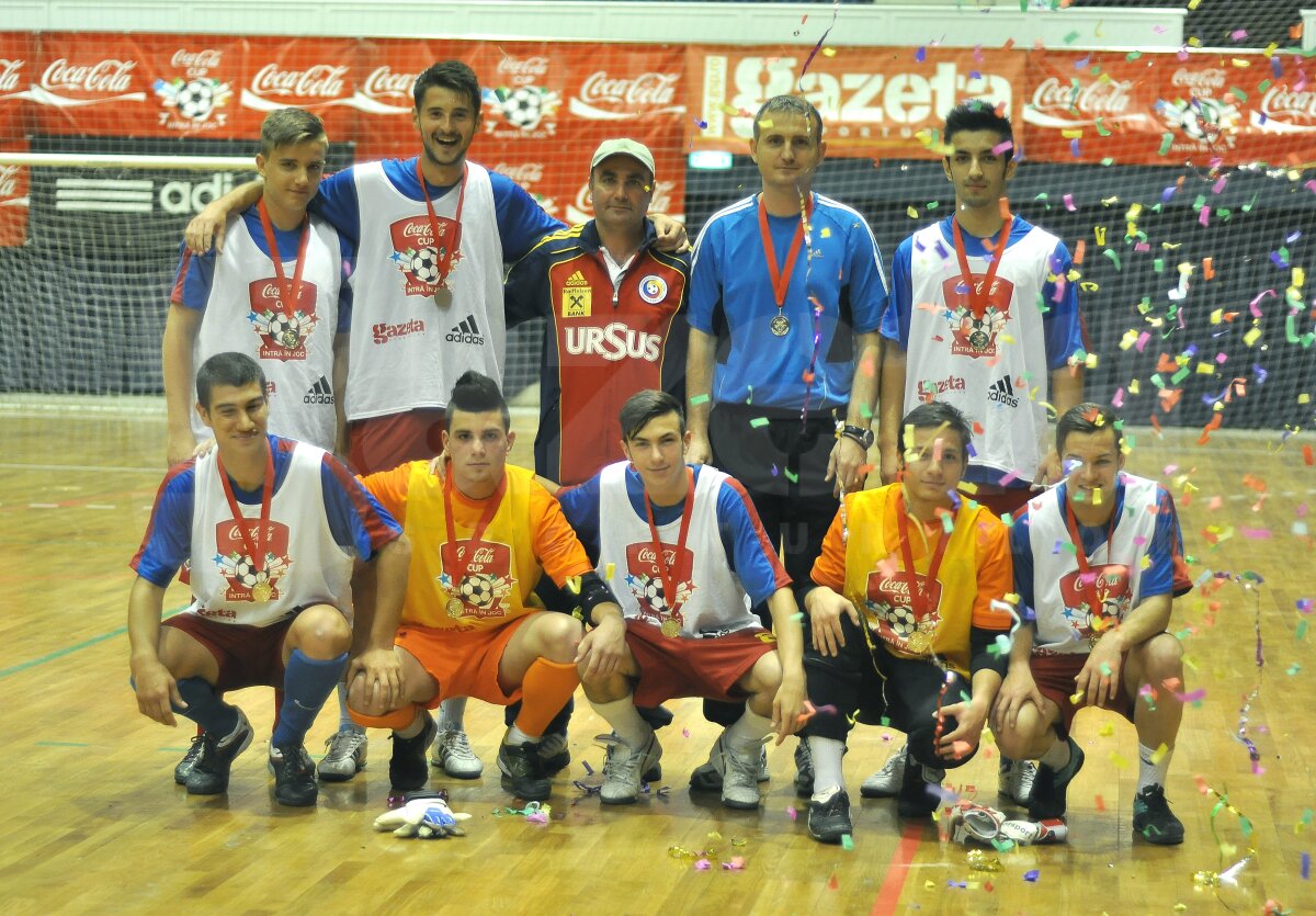 Ştim finalistele din Bucureşti la Cupa Coca-Cola » 2 x Eliade, Sadoveanu + Franklin