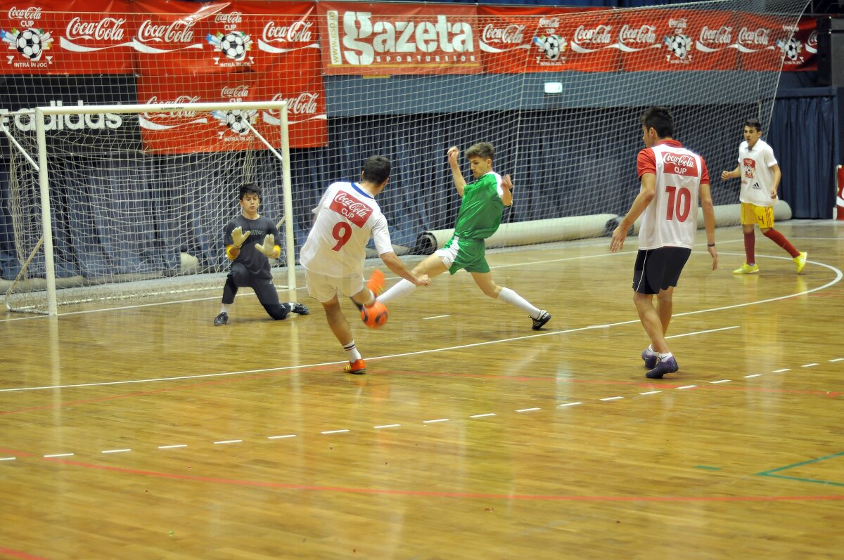 Ştim finalistele din Bucureşti la Cupa Coca-Cola » 2 x Eliade, Sadoveanu + Franklin