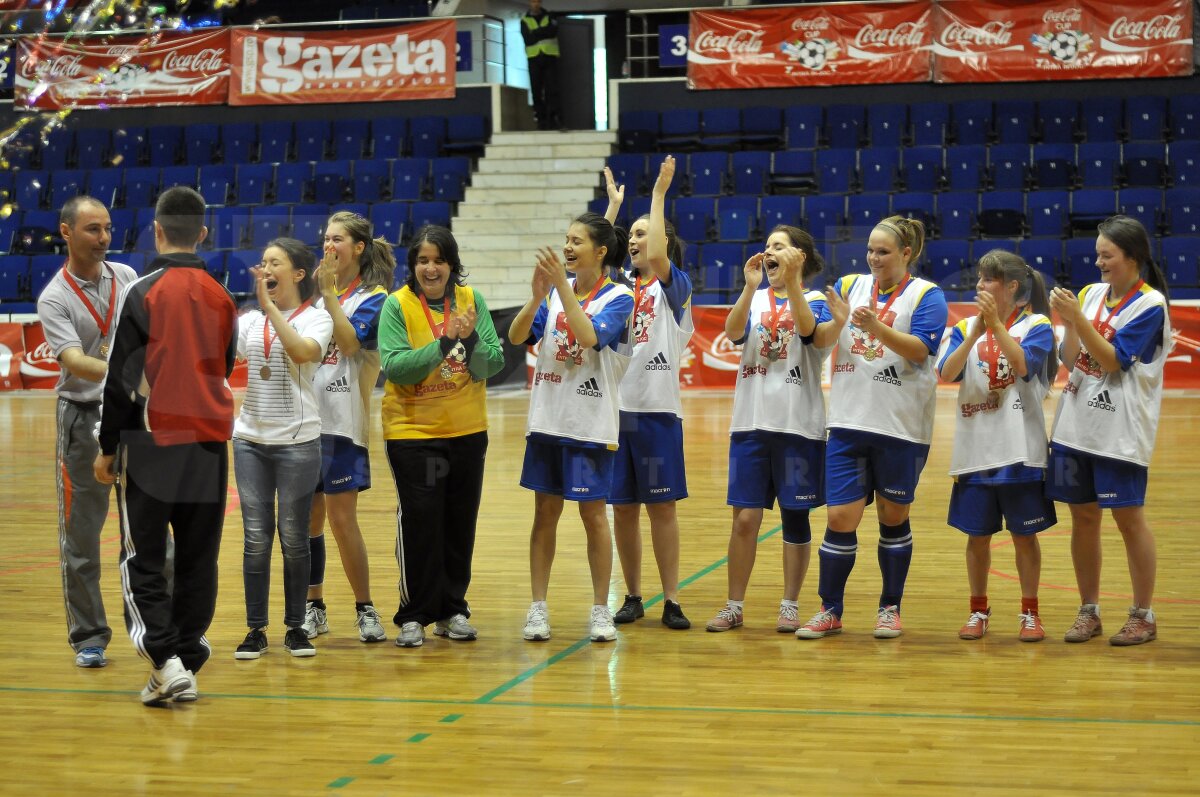 Ştim finalistele din Bucureşti la Cupa Coca-Cola » 2 x Eliade, Sadoveanu + Franklin