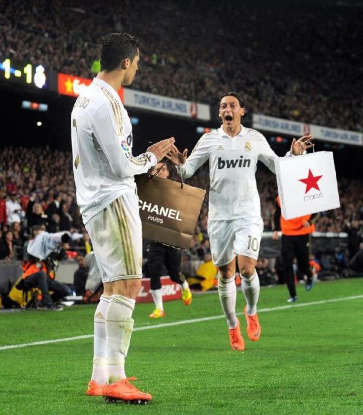 Liga Hahahampionilor » Absolut toate glumele cu Real şi Barça! Messi şi Ronaldo: "Unde vedem finala? La mine sau la tine?"