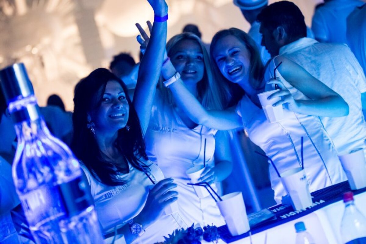 GALERIE FOTO  Distracţie nebună şi femei frumoase la "White Sensation"