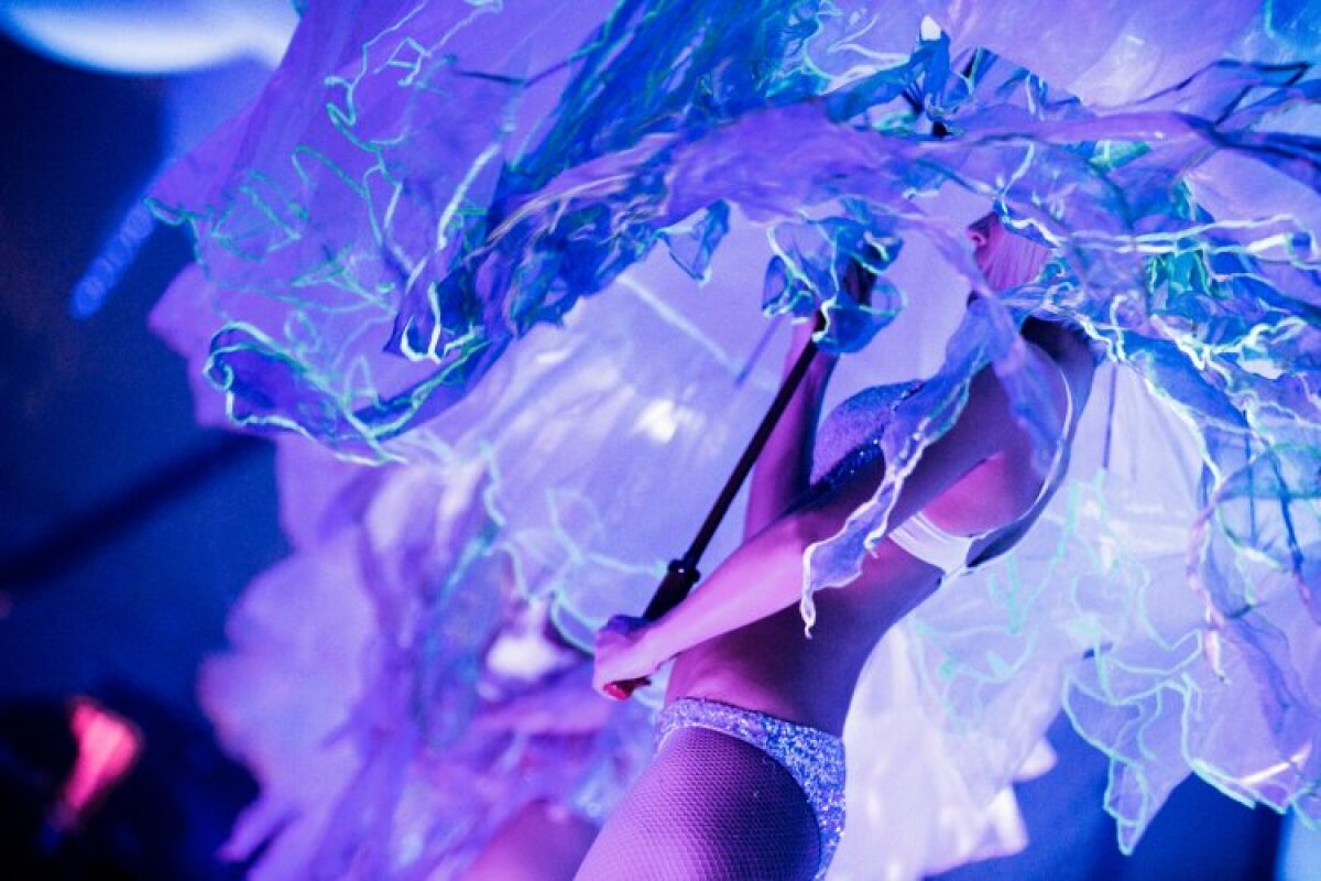 GALERIE FOTO  Distracţie nebună şi femei frumoase la "White Sensation"