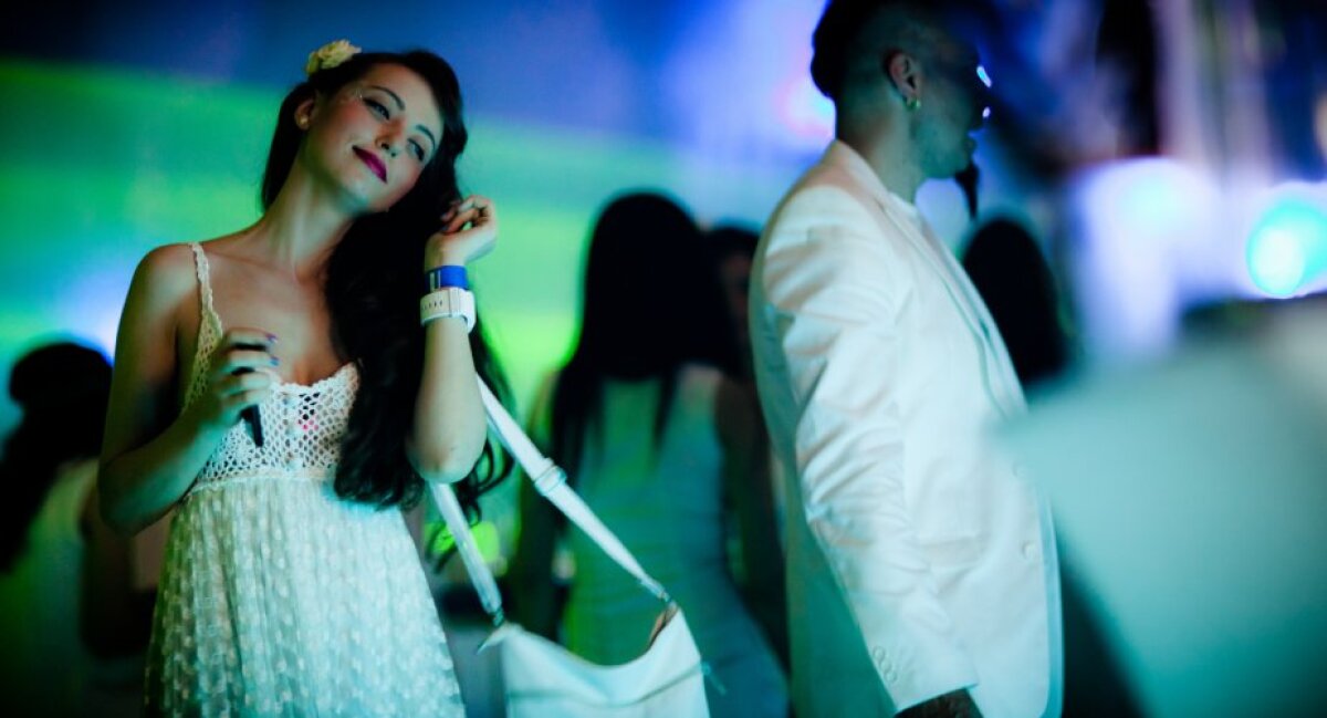 GALERIE FOTO  Distracţie nebună şi femei frumoase la "White Sensation"