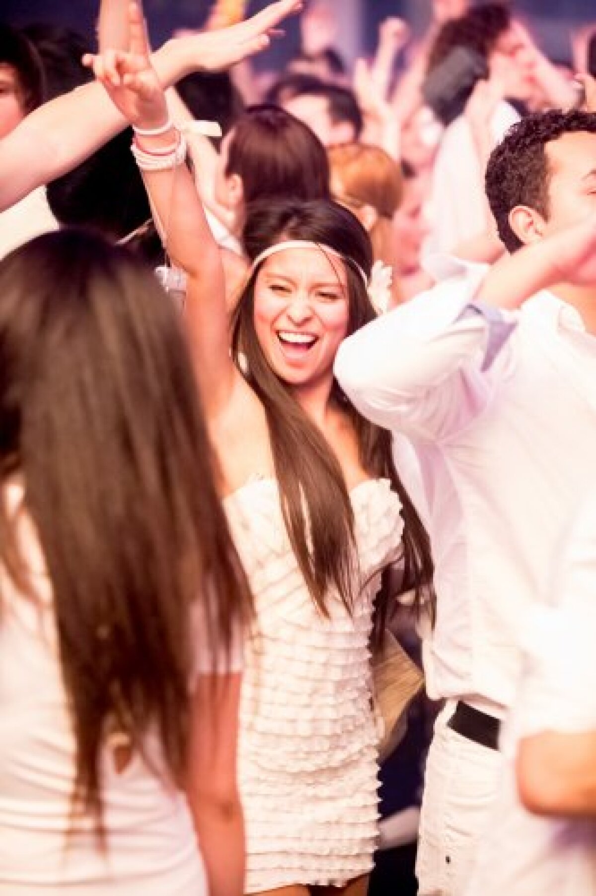 GALERIE FOTO  Distracţie nebună şi femei frumoase la "White Sensation"