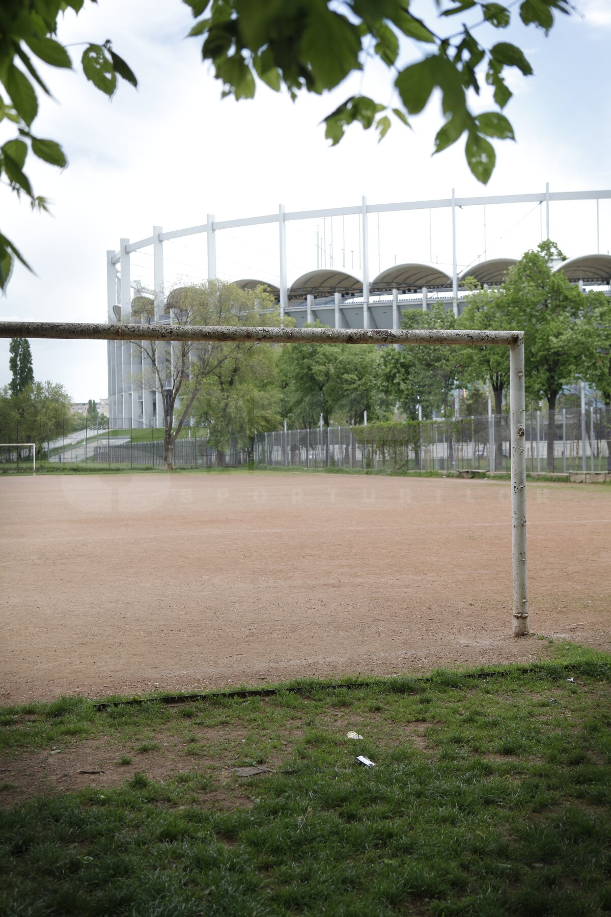Maidanezi, chiloţi în soare şi miros de hoit » Bucureştiul din jurul Naţional Arena: ce îi aşteaptă pe suporteri la finala Europa League de pe 9 mai