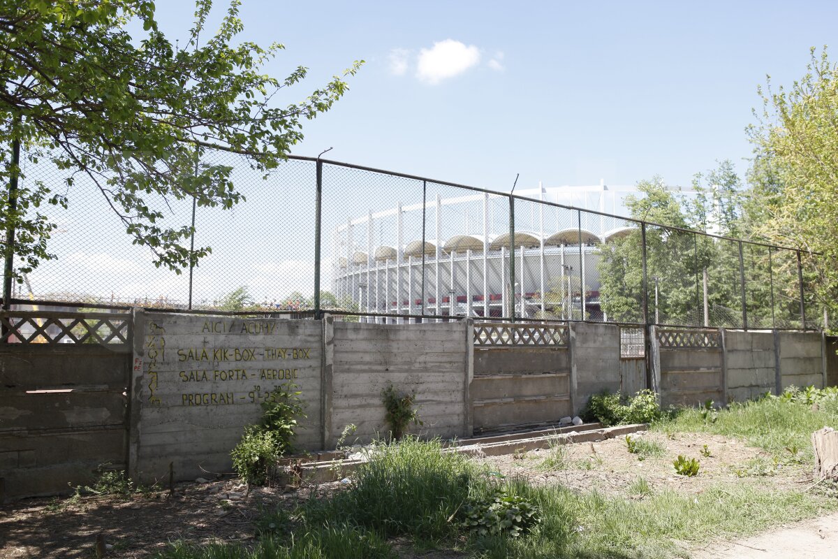 Maidanezi, chiloţi în soare şi miros de hoit » Bucureştiul din jurul Naţional Arena: ce îi aşteaptă pe suporteri la finala Europa League de pe 9 mai