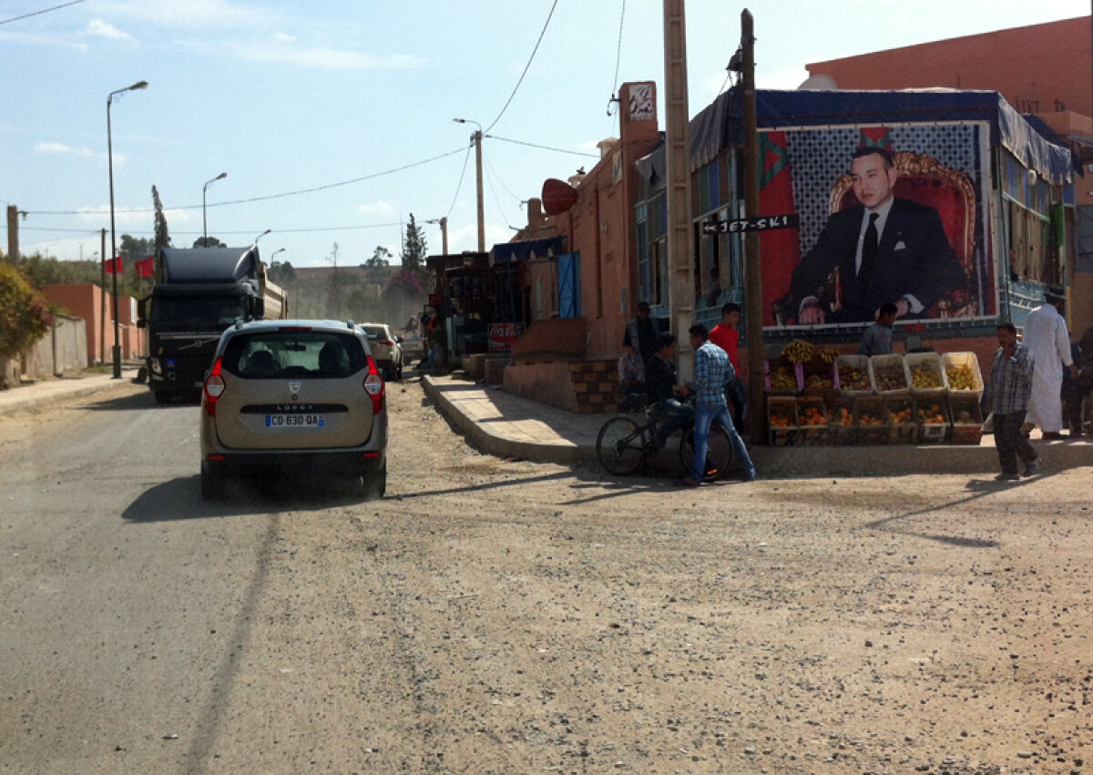 Lodgy în "Oraşul Roşu" » Fotoreportaj cu cel mai nou monovolum Dacia în Maroc