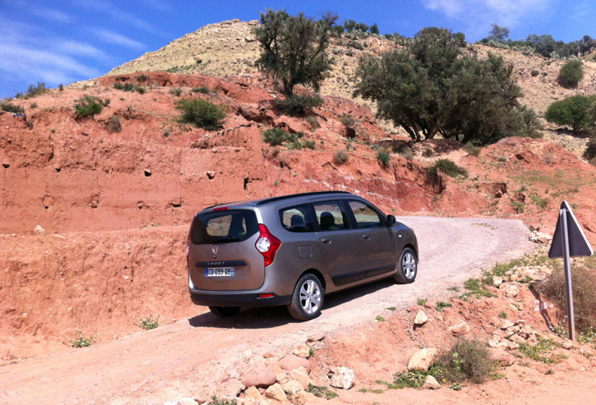 Lodgy în "Oraşul Roşu" » Fotoreportaj cu cel mai nou monovolum Dacia în Maroc