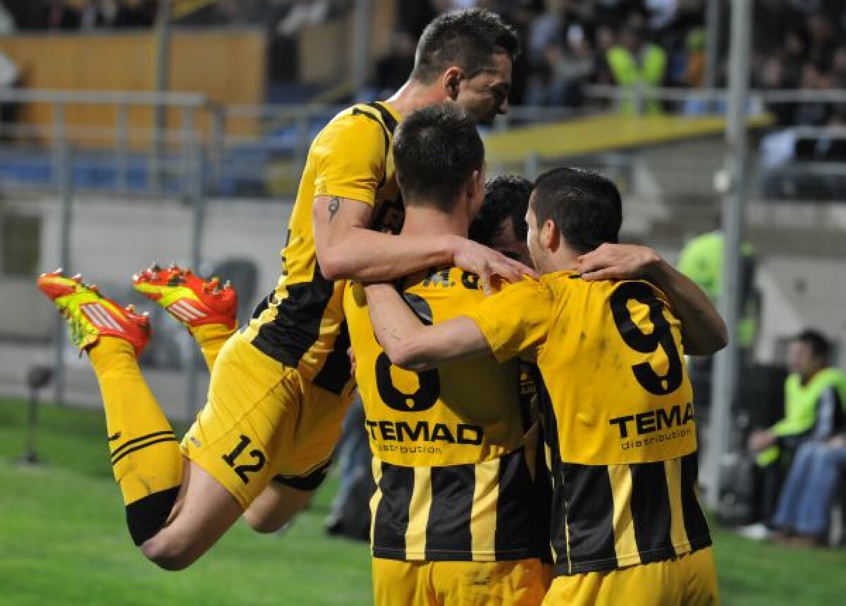 VIDEO Stop joc! » Dinamo pierde la Braşov cu 0-2 şi cade de pe primul loc