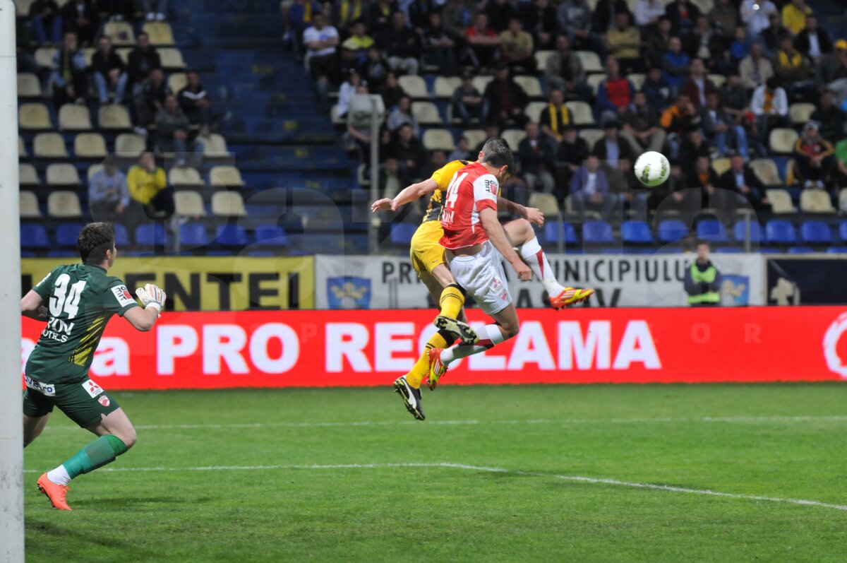 VIDEO Stop joc! » Dinamo pierde la Braşov cu 0-2 şi cade de pe primul loc