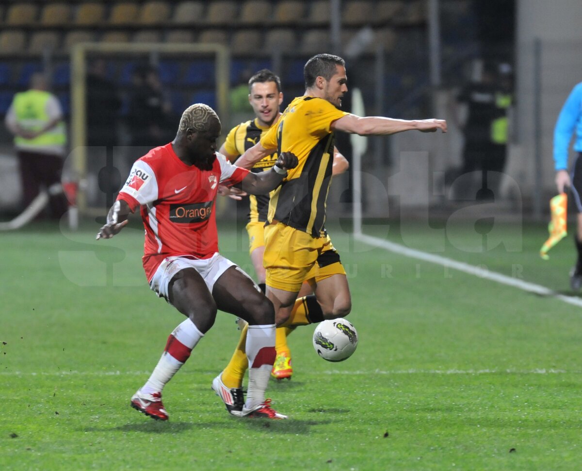 VIDEO Stop joc! » Dinamo pierde la Braşov cu 0-2 şi cade de pe primul loc