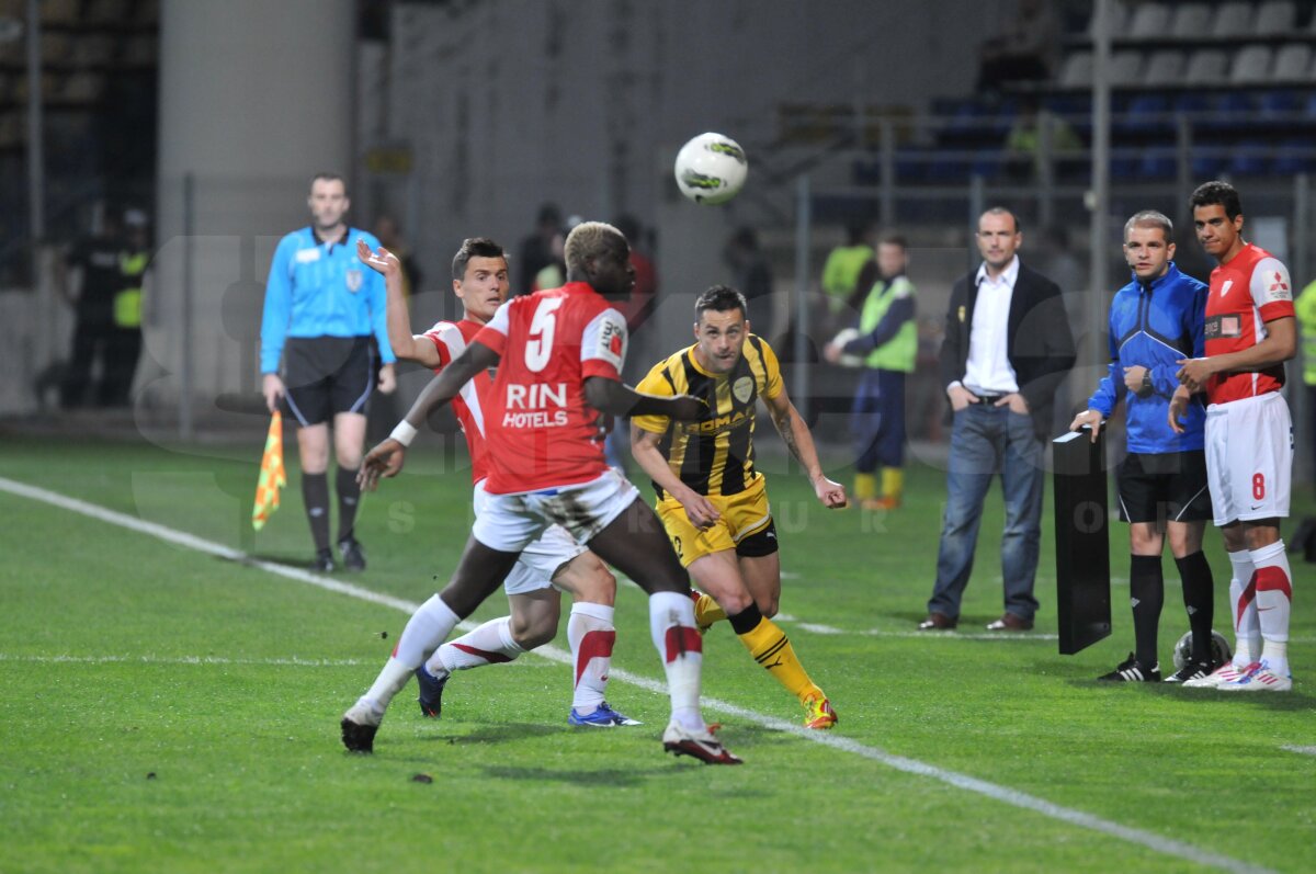 VIDEO Stop joc! » Dinamo pierde la Braşov cu 0-2 şi cade de pe primul loc