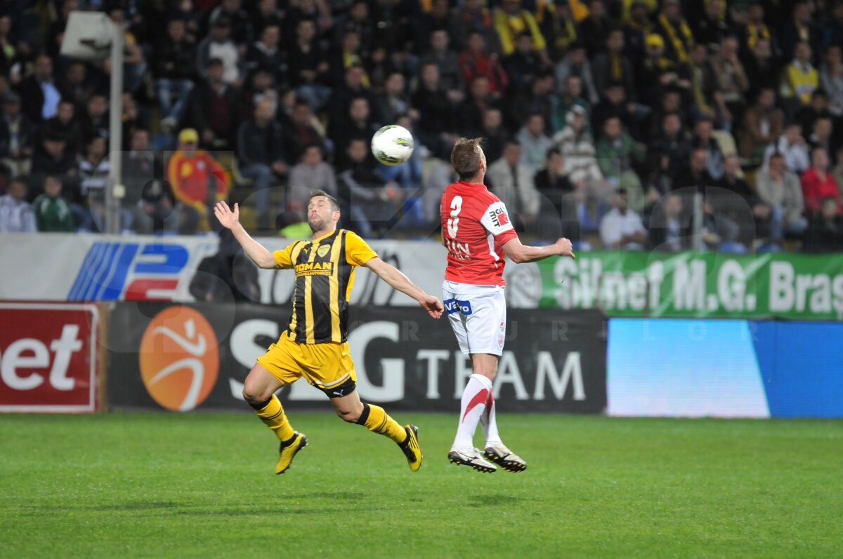 VIDEO Stop joc! » Dinamo pierde la Braşov cu 0-2 şi cade de pe primul loc