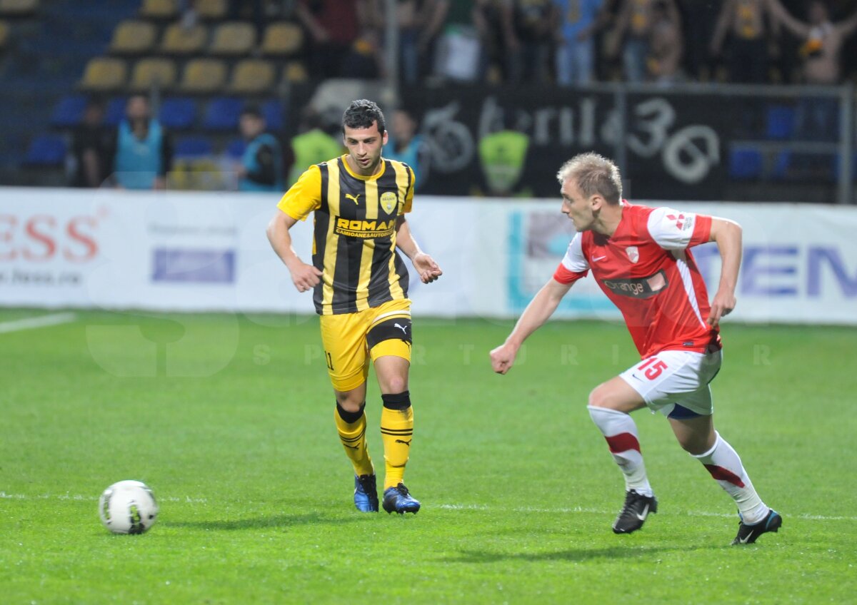 VIDEO Stop joc! » Dinamo pierde la Braşov cu 0-2 şi cade de pe primul loc