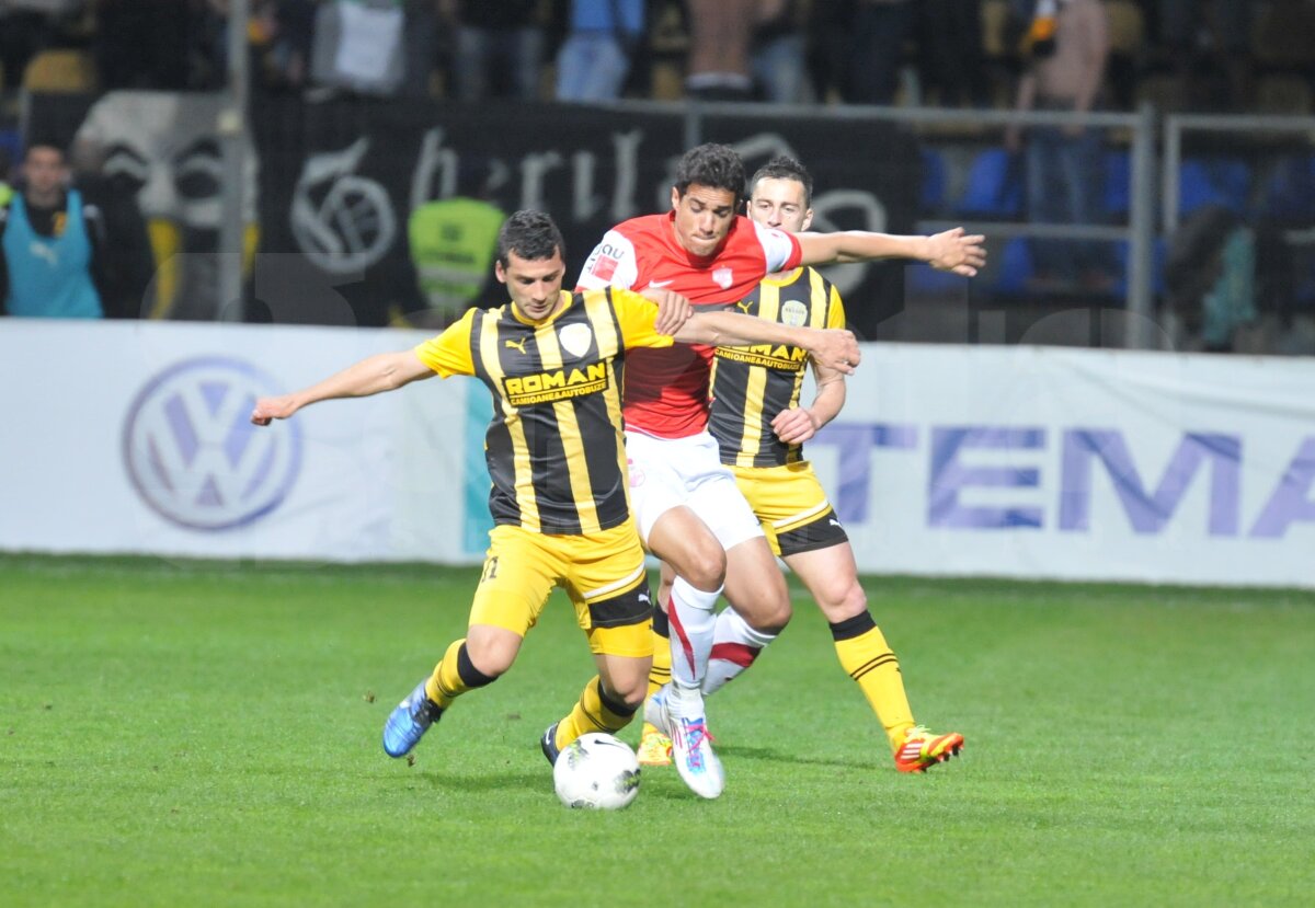 VIDEO Stop joc! » Dinamo pierde la Braşov cu 0-2 şi cade de pe primul loc