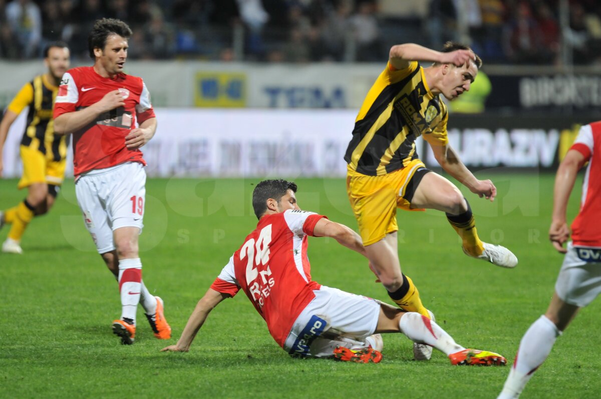 VIDEO Stop joc! » Dinamo pierde la Braşov cu 0-2 şi cade de pe primul loc
