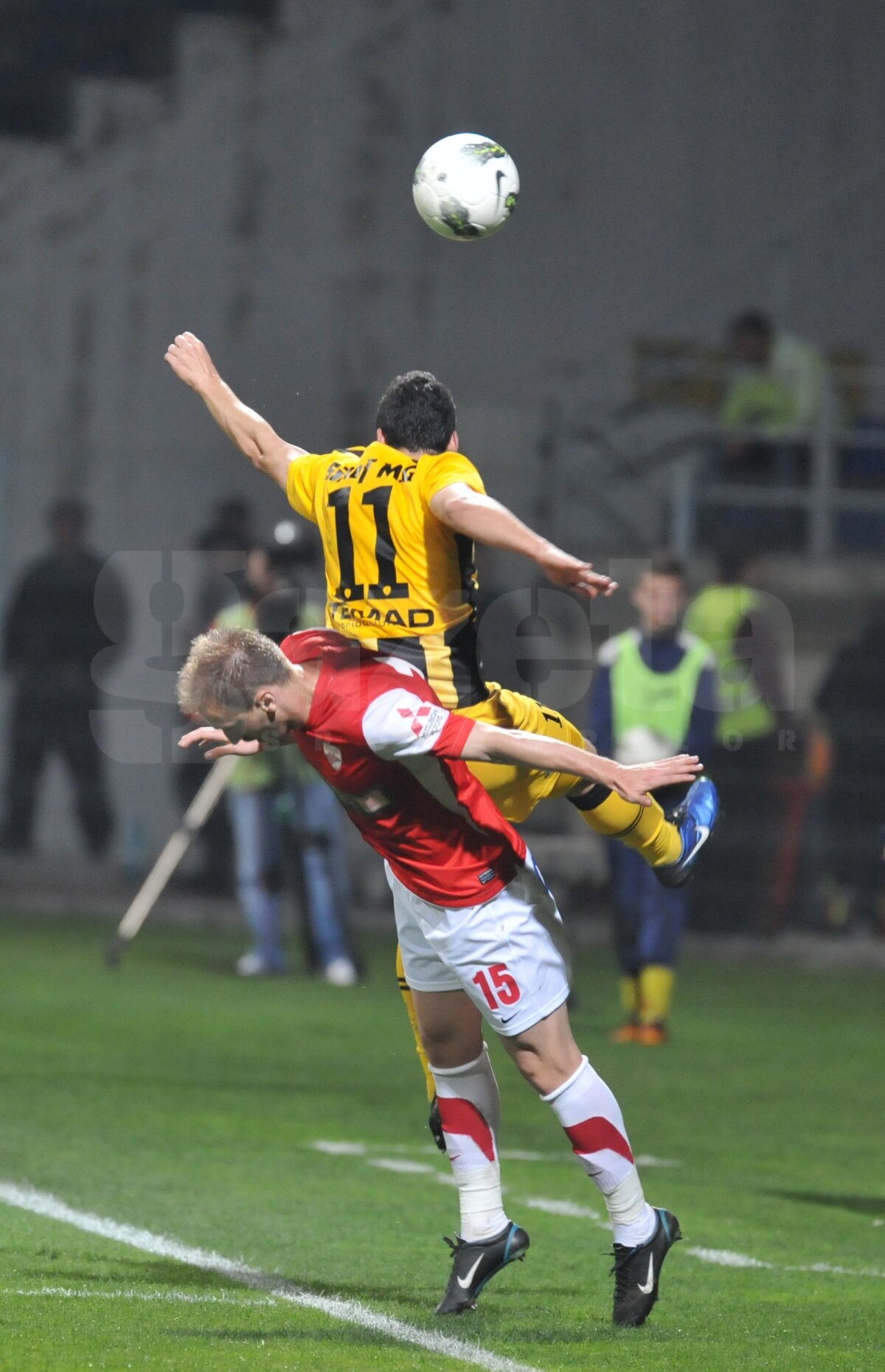 VIDEO Stop joc! » Dinamo pierde la Braşov cu 0-2 şi cade de pe primul loc