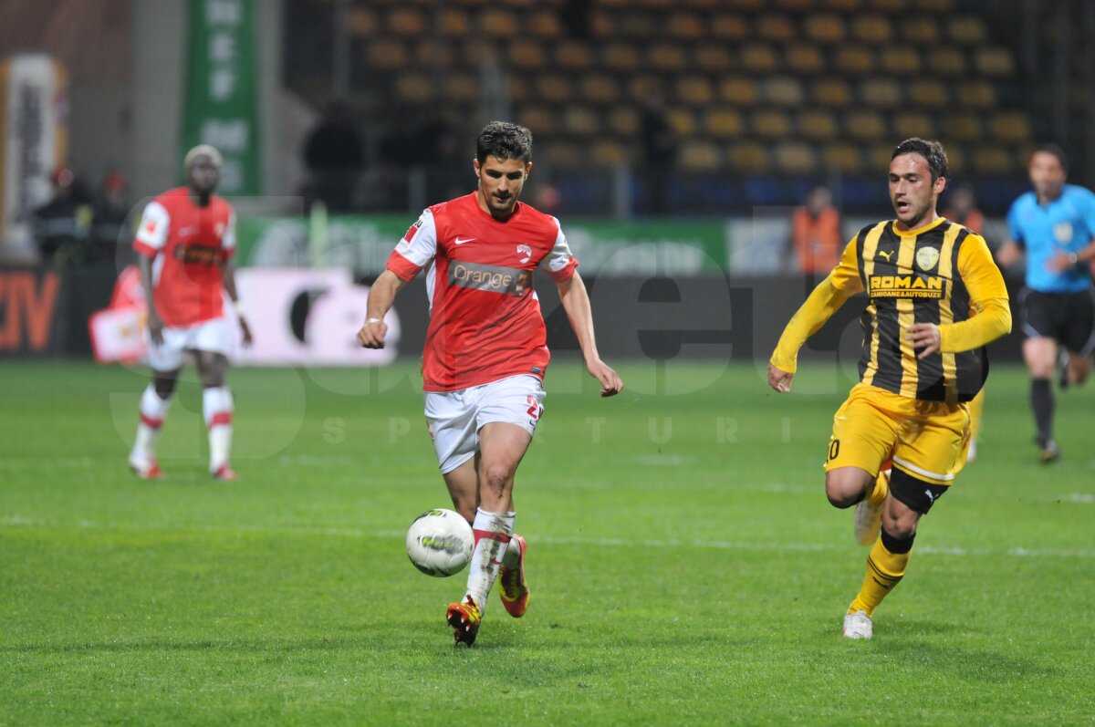 VIDEO Stop joc! » Dinamo pierde la Braşov cu 0-2 şi cade de pe primul loc