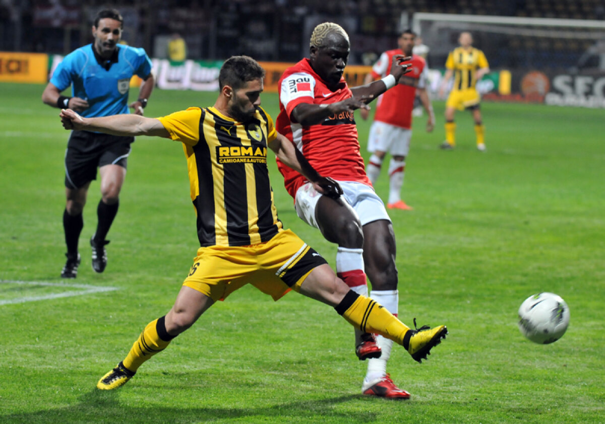 VIDEO Bestia galben-neagră » Dinamoviştii s-au îngropat din nou la Braşov, scor 0-2