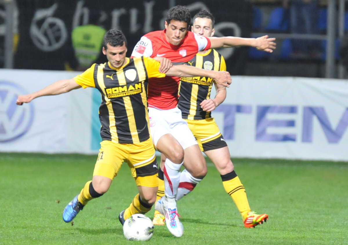 VIDEO Bestia galben-neagră » Dinamoviştii s-au îngropat din nou la Braşov, scor 0-2