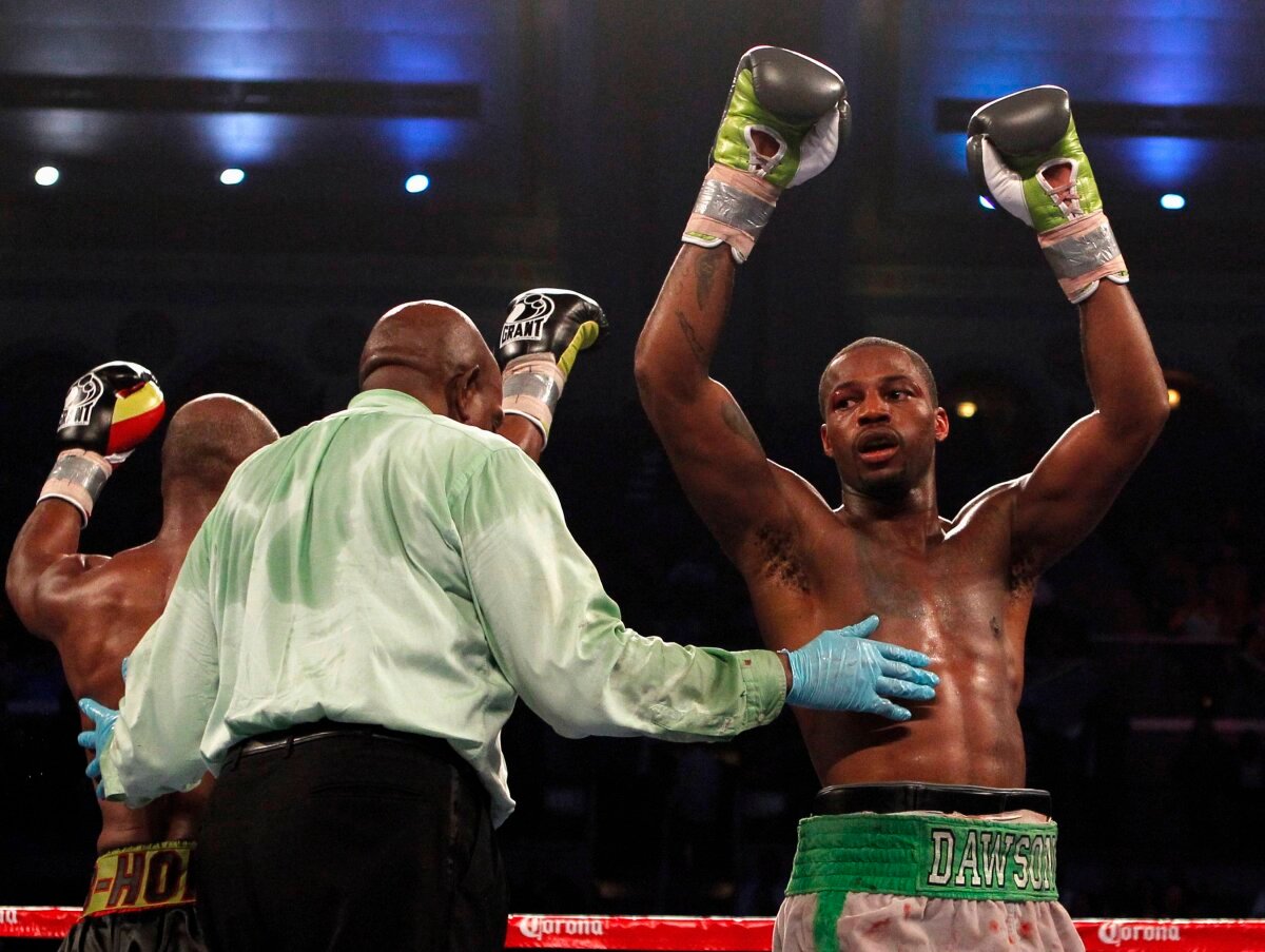 FOTO » Mult sînge şi puţin box » Chad Dawson l-a detronat pe Bernard Hopkins şi a devenit campion mondial