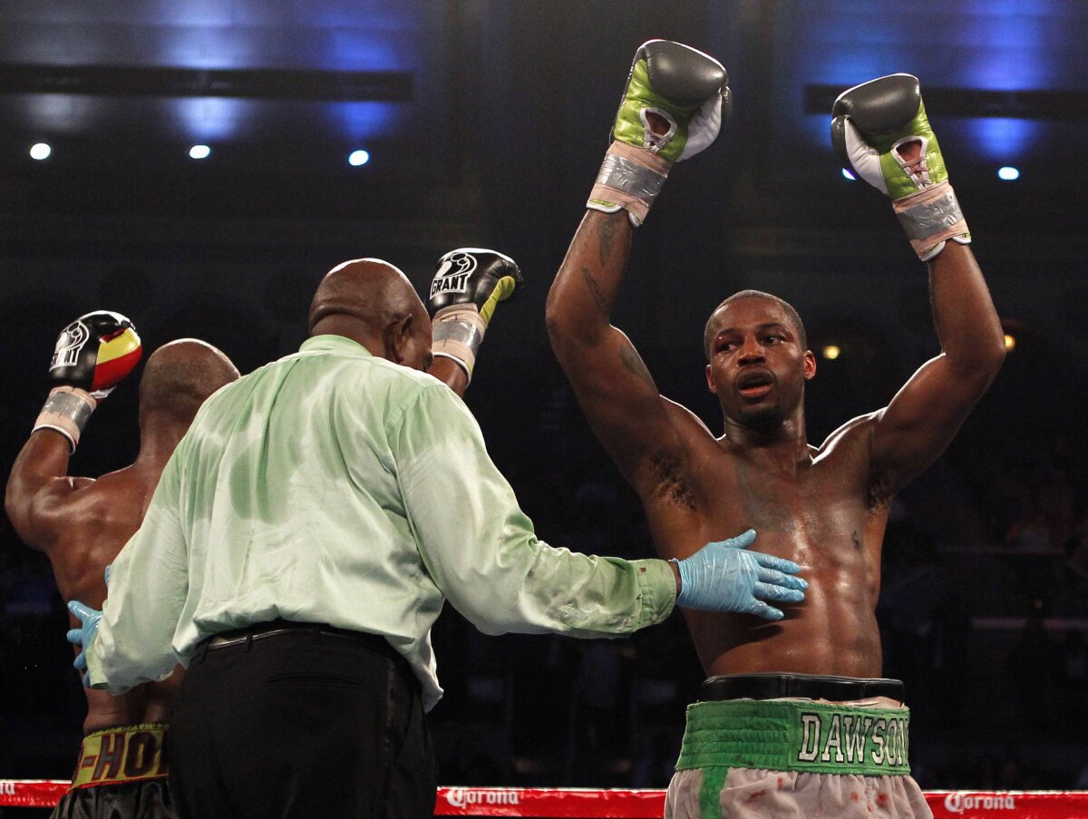 FOTO » Mult sînge şi puţin box » Chad Dawson l-a detronat pe Bernard Hopkins şi a devenit campion mondial