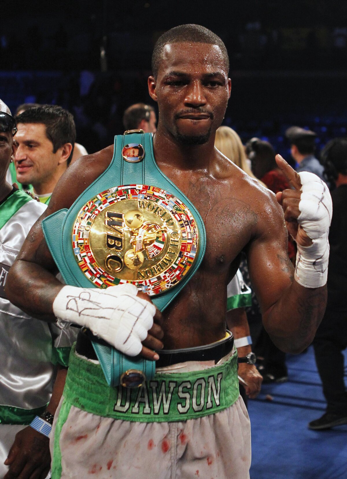 FOTO » Mult sînge şi puţin box » Chad Dawson l-a detronat pe Bernard Hopkins şi a devenit campion mondial