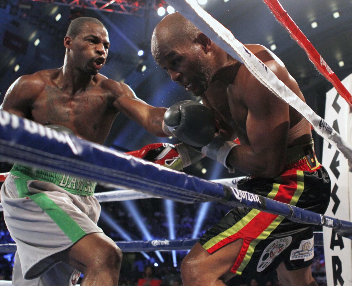 FOTO » Mult sînge şi puţin box » Chad Dawson l-a detronat pe Bernard Hopkins şi a devenit campion mondial