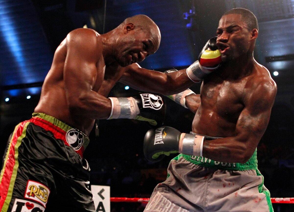 FOTO » Mult sînge şi puţin box » Chad Dawson l-a detronat pe Bernard Hopkins şi a devenit campion mondial