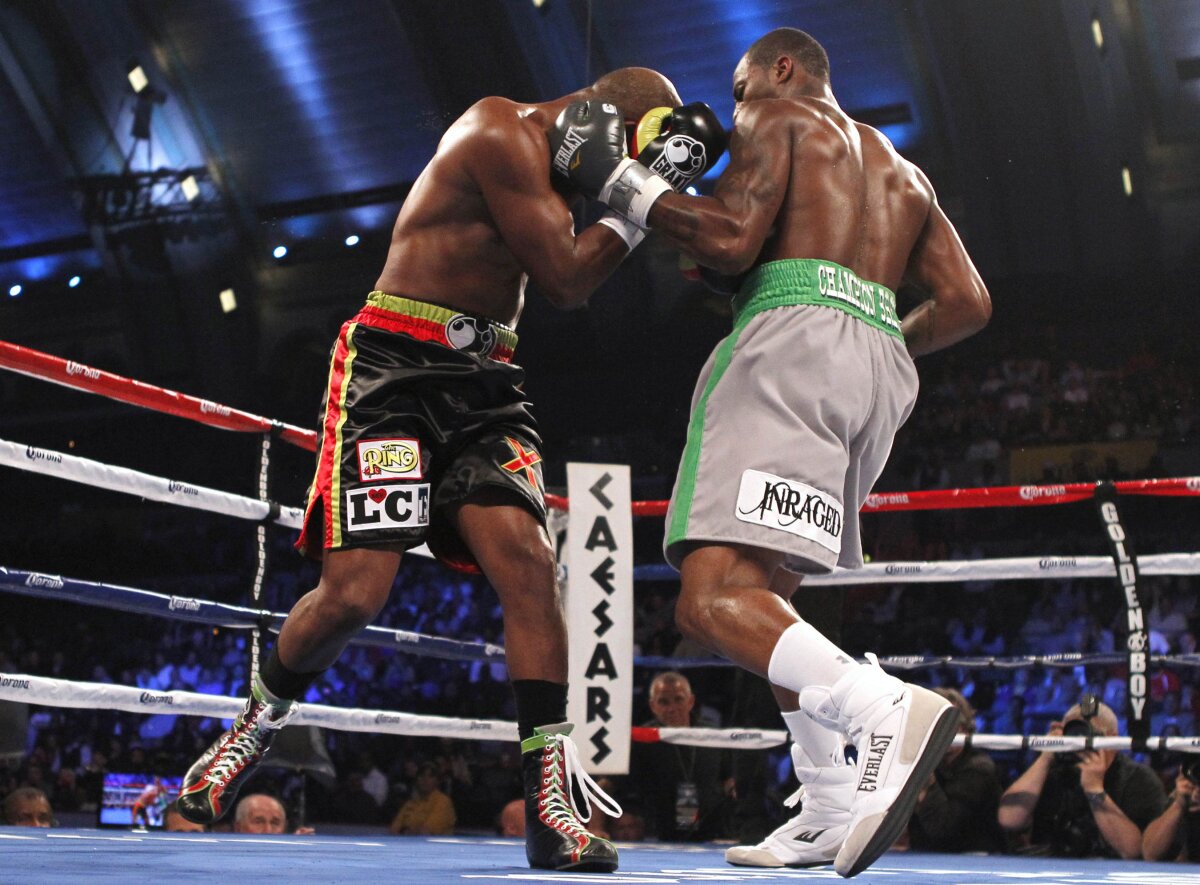 FOTO » Mult sînge şi puţin box » Chad Dawson l-a detronat pe Bernard Hopkins şi a devenit campion mondial