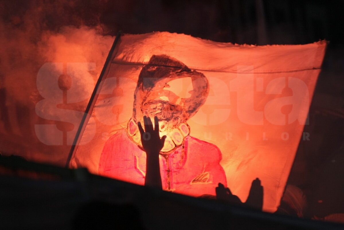 FOTO Giuleştiul în flăcări » Fanii rapidişti au creat o atmosferă de senzaţie