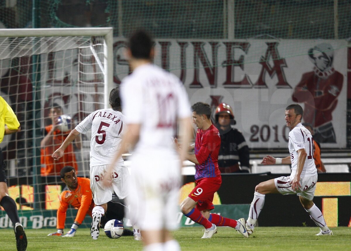 VIDEO Ce plictiseală! » Rapid şi Steaua au remizat în Giuleşti (1-1) şi rămîn în lupta pentru titlu