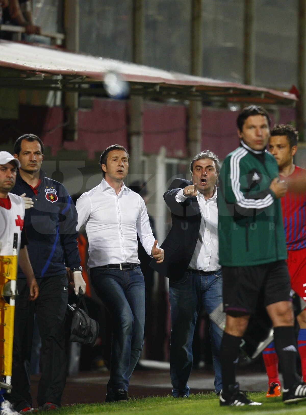 VIDEO Ce plictiseală! » Rapid şi Steaua au remizat în Giuleşti (1-1) şi rămîn în lupta pentru titlu