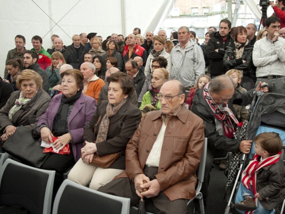 GALERIE FOTO » Urna speranţelor la Bilbao » 35.000 de fani s-au înscris pentru un bilet la Bucureşti!