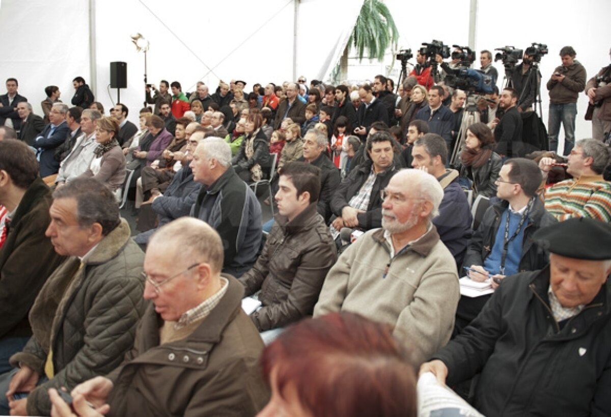 GALERIE FOTO » Urna speranţelor la Bilbao » 35.000 de fani s-au înscris pentru un bilet la Bucureşti!