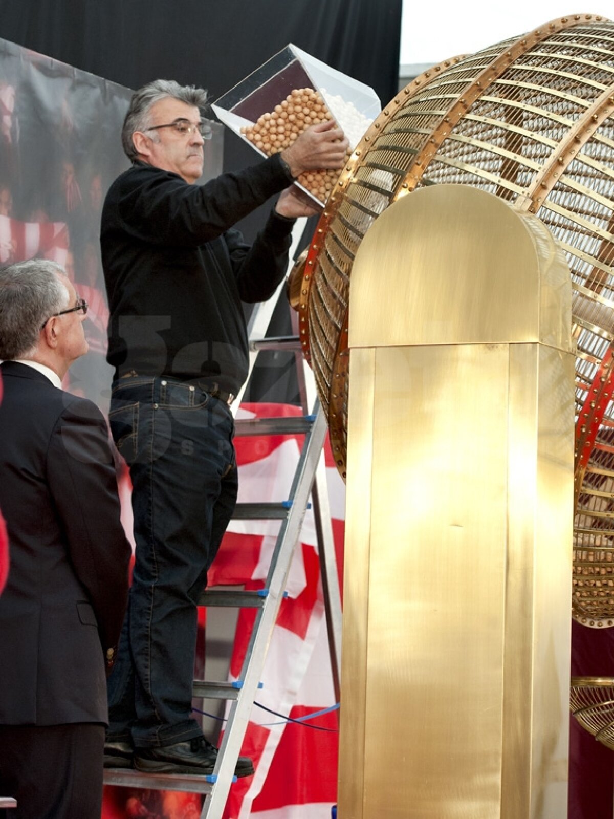 GALERIE FOTO » Urna speranţelor la Bilbao » 35.000 de fani s-au înscris pentru un bilet la Bucureşti!