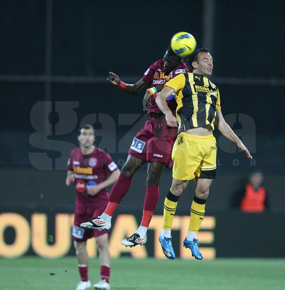 CFR Cluj învinge pe FC Braşov cu 1-0 şi rămîne principala favorită la titlu