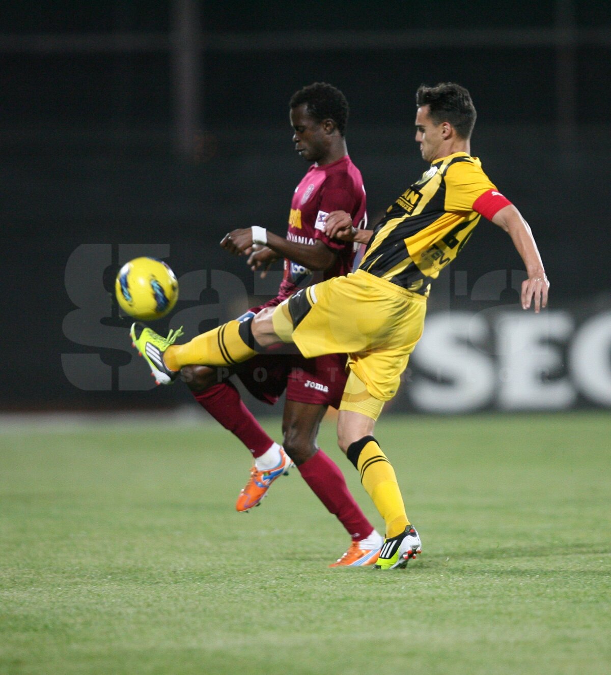 CFR Cluj învinge pe FC Braşov cu 1-0 şi rămîne principala favorită la titlu