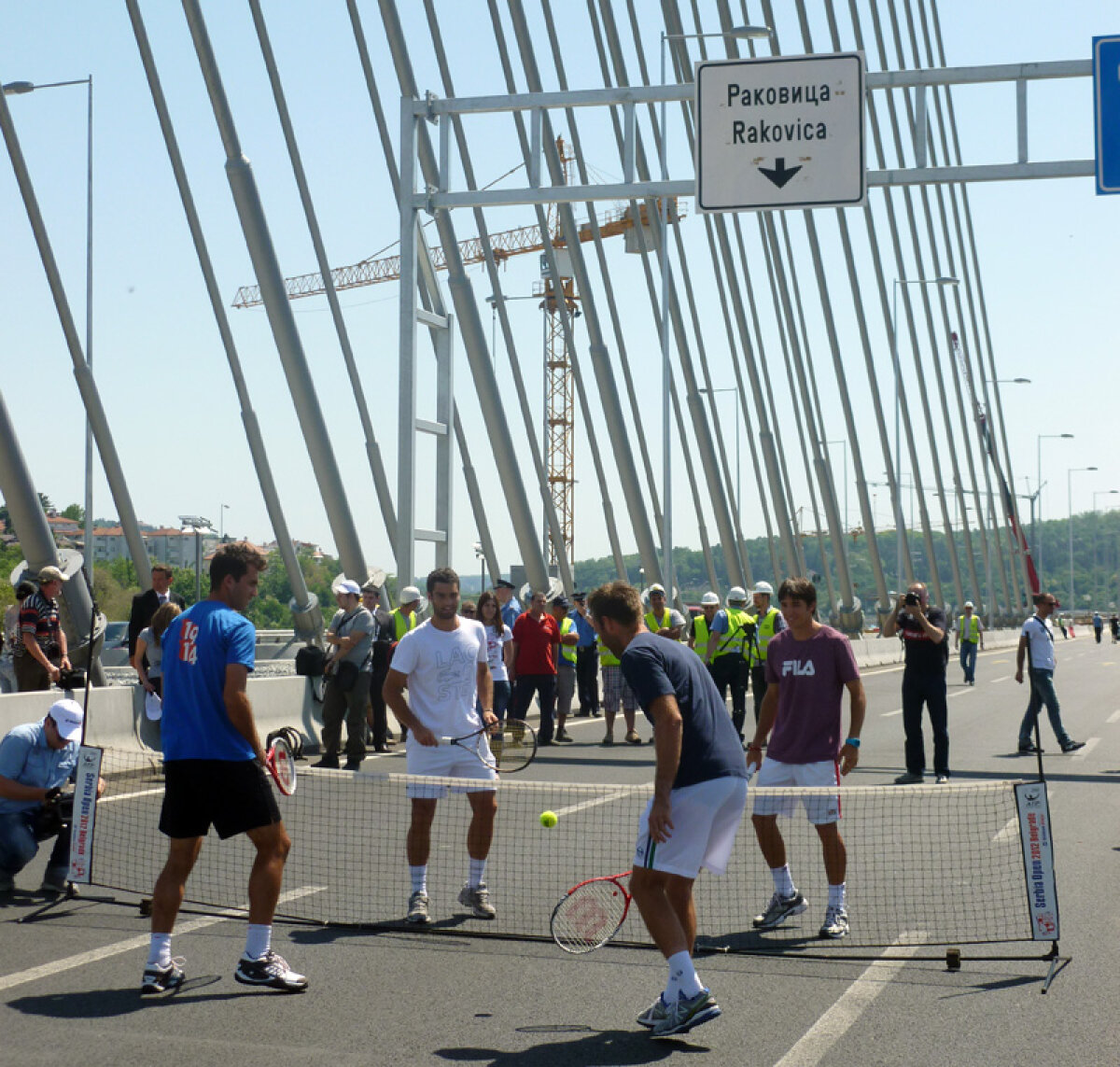 Tenis deasupra apei » Tecău şi Lindstedt au oprit traficul pe podul Ada din Belgrad