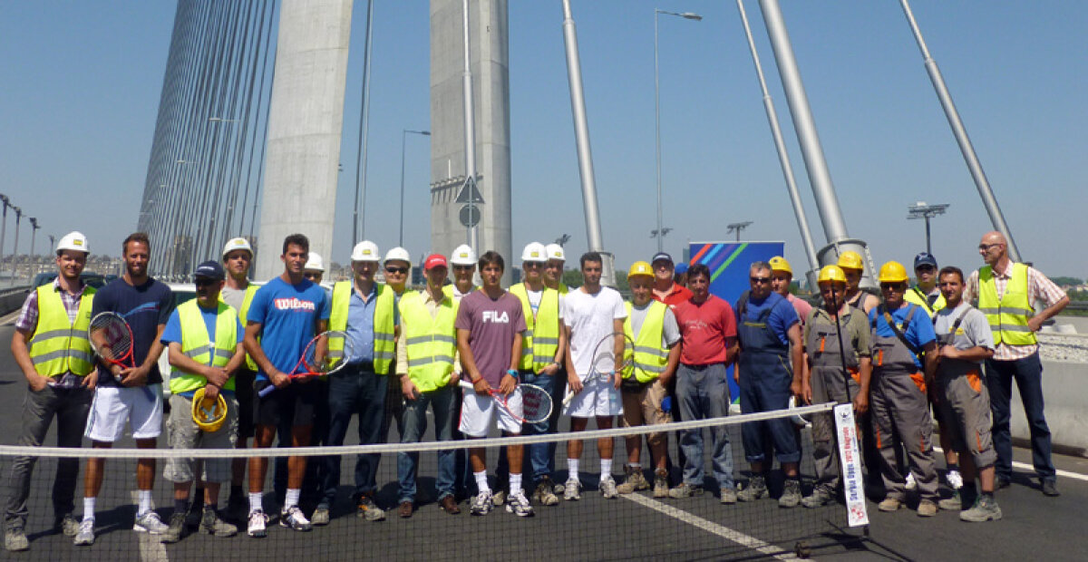 Tenis deasupra apei » Tecău şi Lindstedt au oprit traficul pe podul Ada din Belgrad