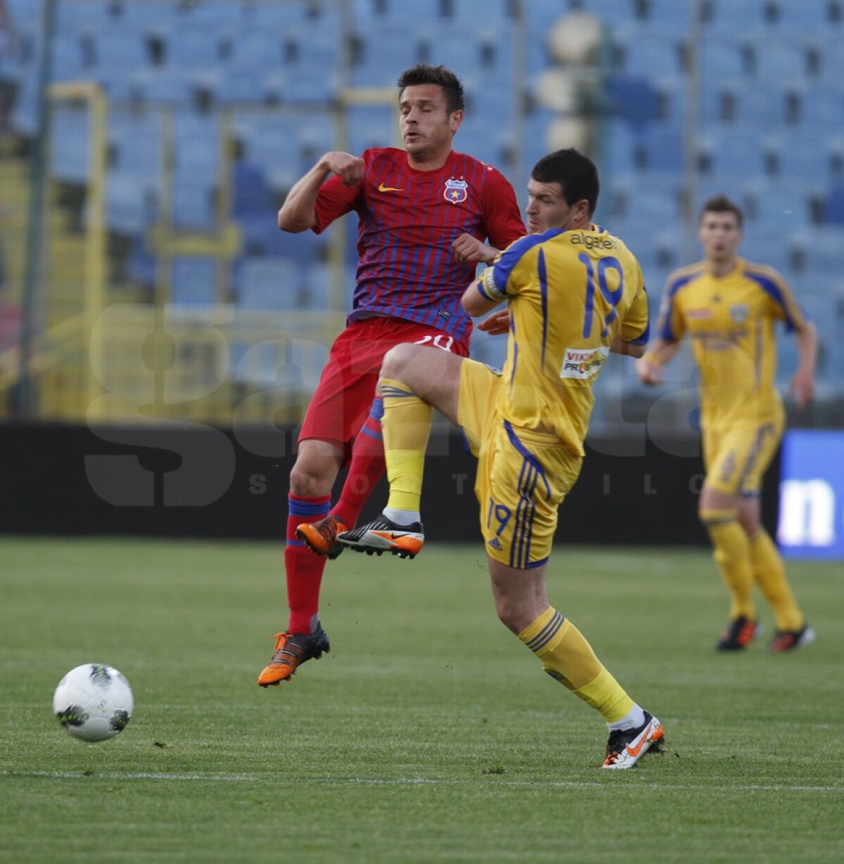 FOTO şi VIDEO Steaua - Petrolul 2-1 » Roş-albaştrii continuă cursa spre titlu