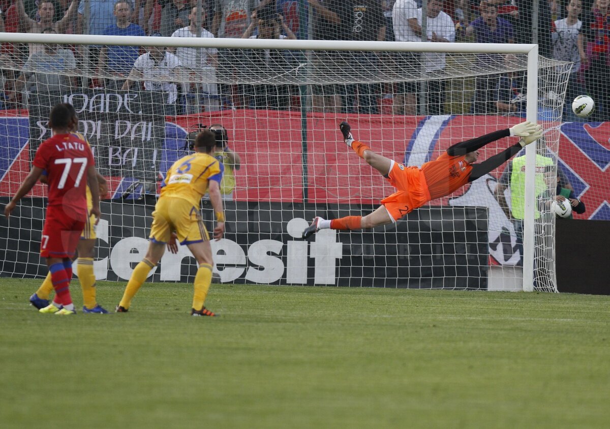 FOTO şi VIDEO Steaua - Petrolul 2-1 » Roş-albaştrii continuă cursa spre titlu